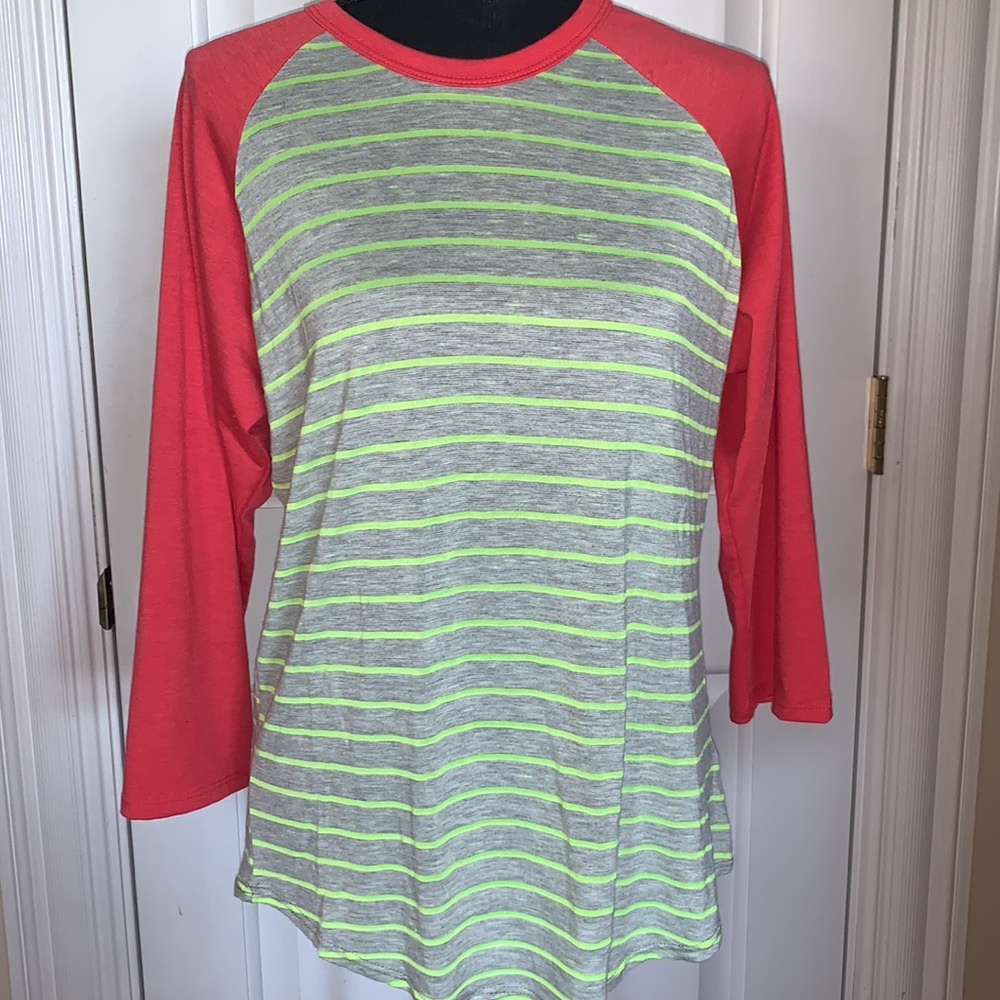 LuLaRoe Randy‎ shirt